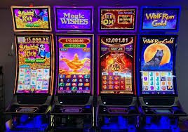 Dealer kasino langsung memandu permainan baccarat dengan suasana profesional dan interaktif